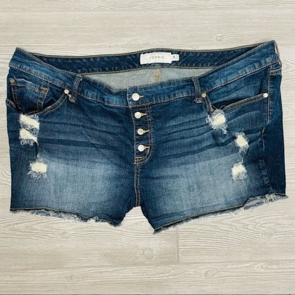 Torrid denim distressed dark wash jean shorts size 26 plus size